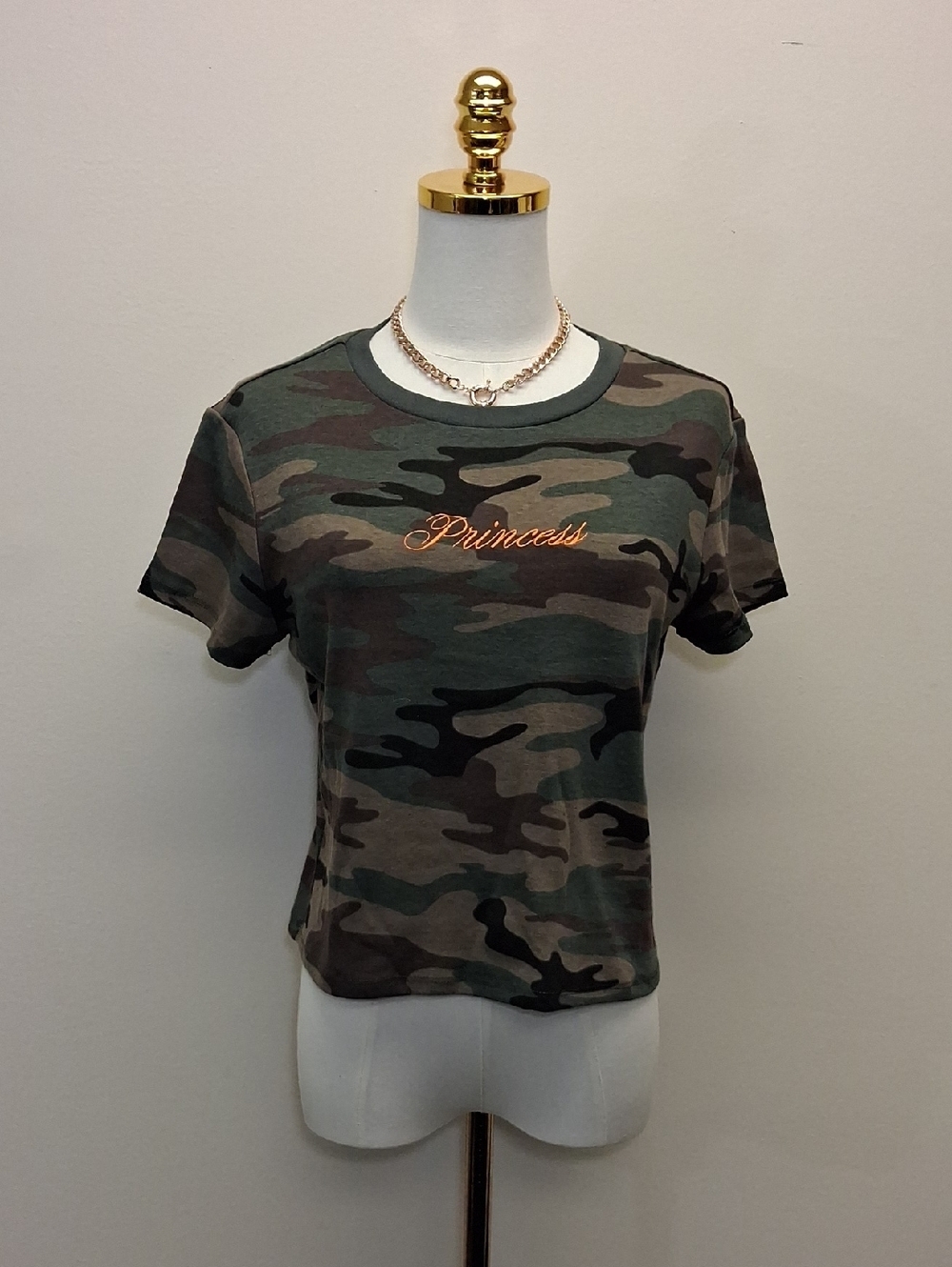 Zoe + Liv Camouflage “Princess” Crop Tee Size Large NWT